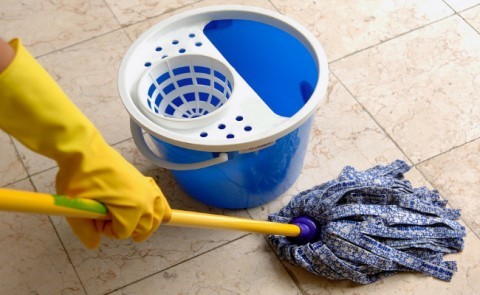 chất tẩy rửa đa năng đối với sàn nhà